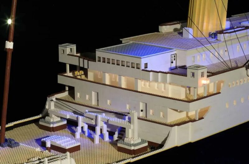 À 15 ans, un garçon autiste construit la réplique la plus fidèle du Titanic en briques Lego