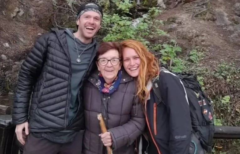 Une grand-mère voyageuse parcourt le monde en solitaire: "La vieillesse peut être précieuse si l'on sait en tirer le meilleur parti"