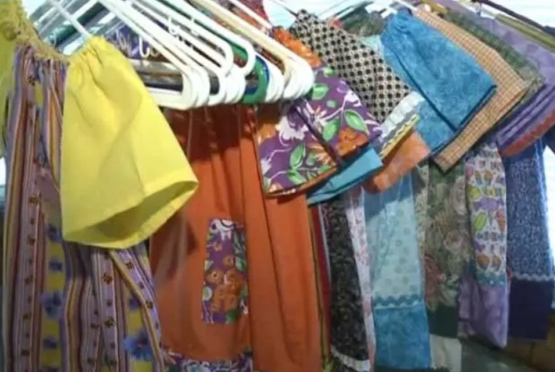 Une gentille mamie de 99 ans coud chaque jour des vêtements en faveur des enfants nécessiteux en Afrique