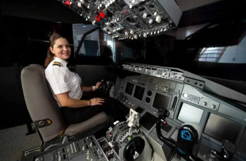 Pour financer ses études, elle vendait du maïs: Désormais, elle est pilote de ligne et accomplit son rêve