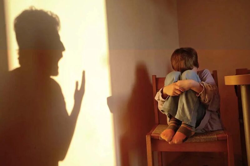 Faites attention à votre vocabulaire lorsque vous parlez à votre enfant : Les mots sont des oiseaux qu'on ne rattrape jamais