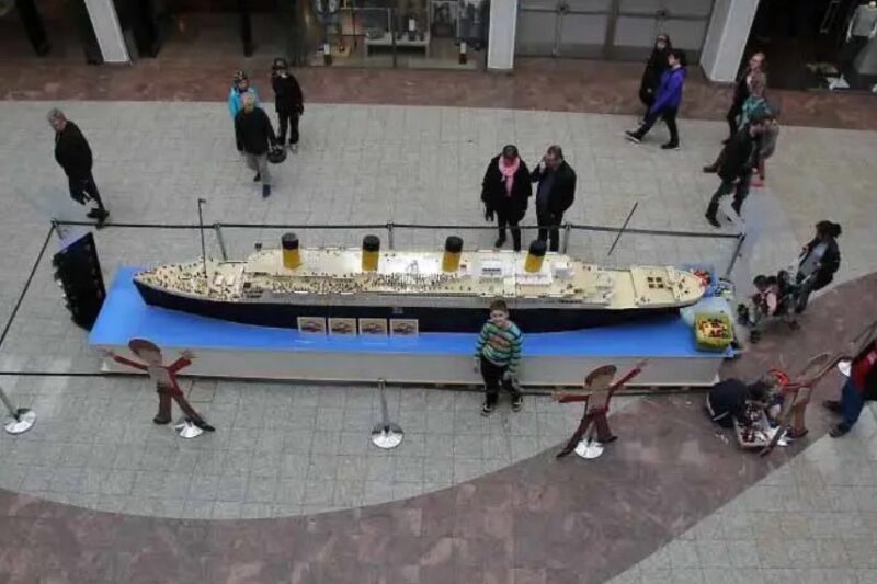 À 15 ans, un garçon autiste construit la réplique la plus fidèle du Titanic en briques Lego