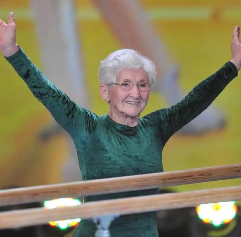 L'âge n'est qu'un chiffre, aucune exagération: La gymnaste la plus âgée du monde a 98 ans et continue de s'entraîner