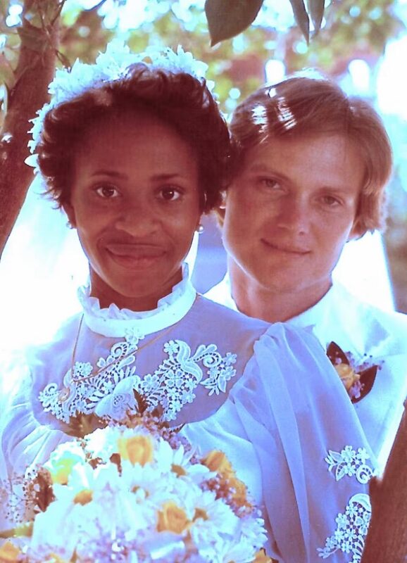 Ils se sont mariés dix ans après la légalisation du mariage interracial: aujourd'hui, leur histoire d'amour fait sensation sur le web