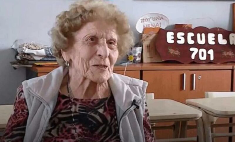 Cette mémé de 99 ans a repris ses études : "pour elle, il n'est jamais trop tard pour apprendre"
