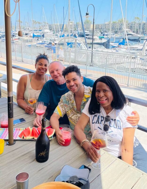 Ils se sont mariés dix ans après la légalisation du mariage interracial: aujourd'hui, leur histoire d'amour fait sensation sur le web
