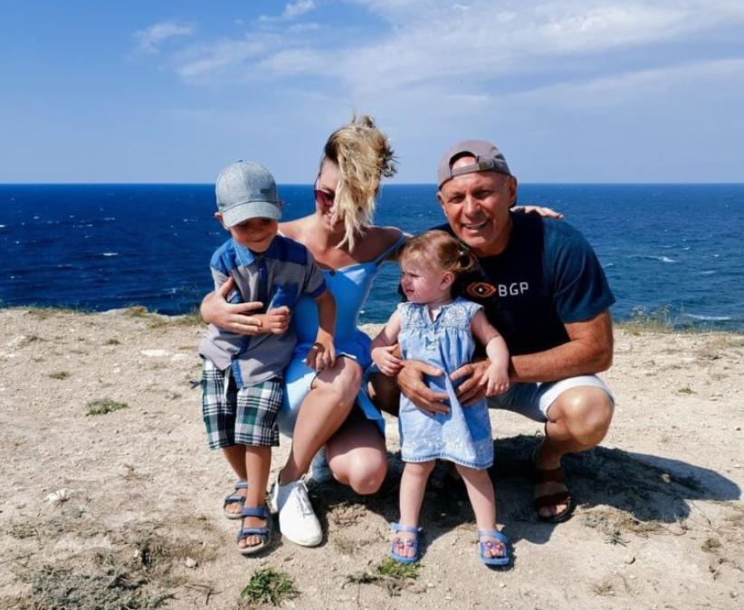 Un monsieur de 58 ans épouse une jeune fille âgée de dix-sept ans : leur vie cinq ans plus tard