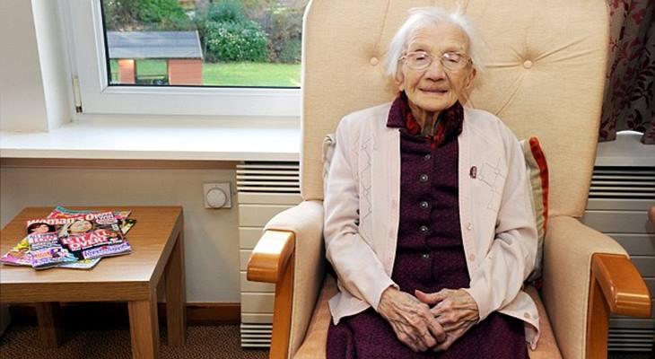 Cette vieille dame de 109 ans affirme que le secret d'une longue vie est le fait de se tenir à l'écart des hommes