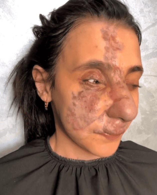 À trente ans, elle n'a jamais eu de petit ami : une maquilleuse la métamorphose en une belle femme, à titre gracieux