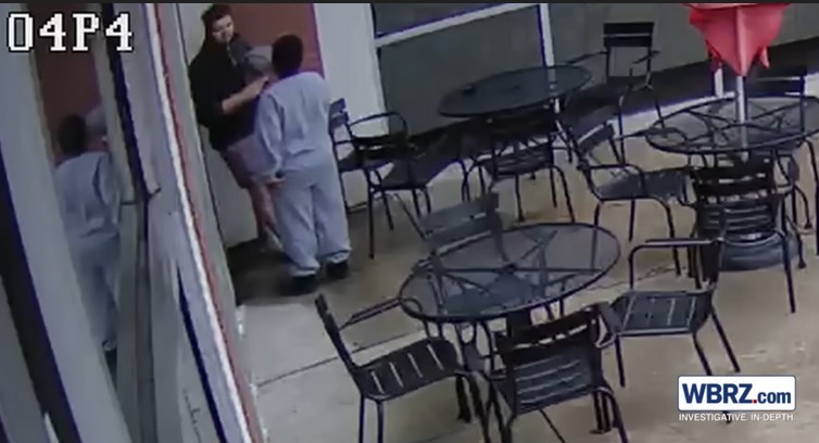 Un garçon de 9 ans offre son dernier dollar à un homme qu'il croyait "sans-abri" : Voici ce qui se passe ensuite
