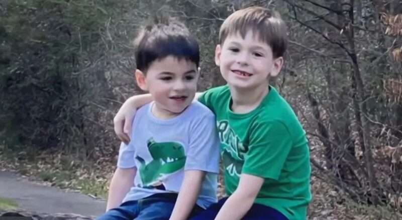 Un enfant de 6 ans protège son jeune frère avec son corps lors d'un terrible incendie ravageant sa maison