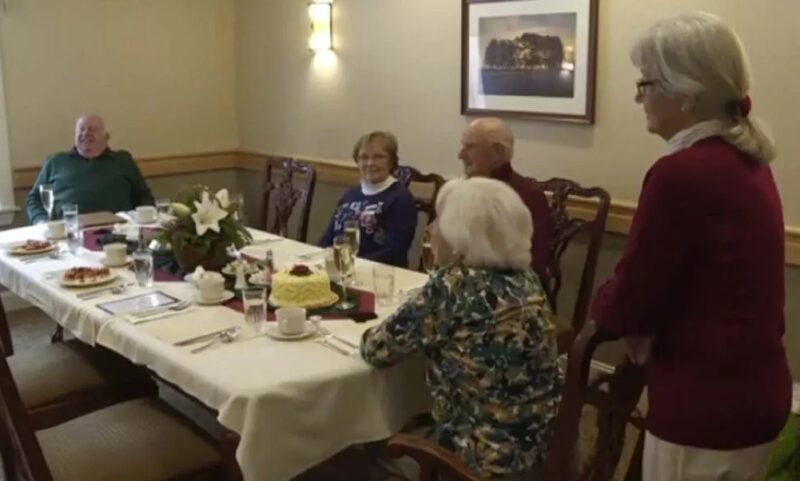 À 103 ans, une maman fête les quatre-vingts ans de ses jumeaux : Une belle et unique histoire familiale