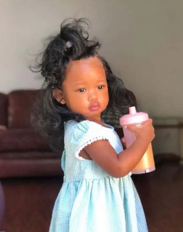 Née d'une mère originaire d'Afrique et d'un père asiatique, cette jeune fille est dotée d'une beauté inouïe