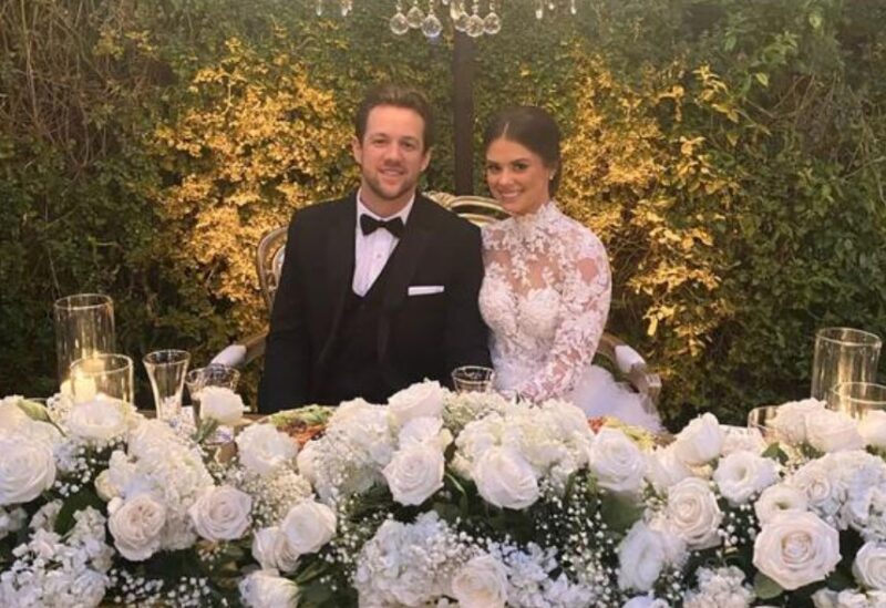 L'équipe de danse se faufile dans le mariage du coach pour une performance surprise inoubliable
