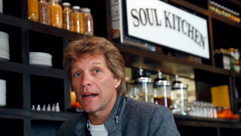 Bon Jovi, chanteur au grand cœur, inaugure 2 restaurants où les gens sans moyens se nourrissent gratuitement