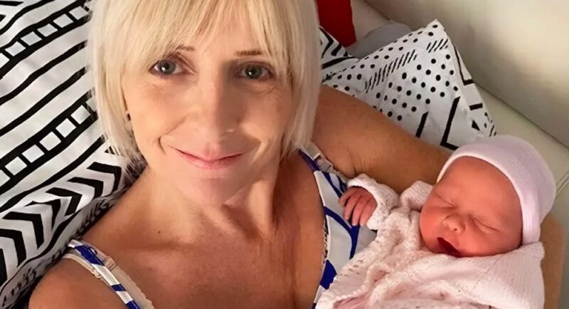 Après vingt-cinq ans de lutte pour avoir un enfant, une femme de 53 ans a enfin réussi à donner vie à sa première fille