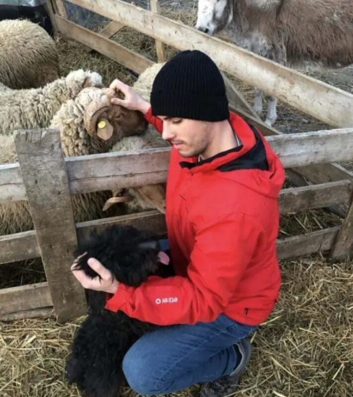 Andrei Ștefan Hahuie, un changement de vie à 360 degrés : Du policier à l'agriculteur, un coup de cœur pour l'élevage de bétail