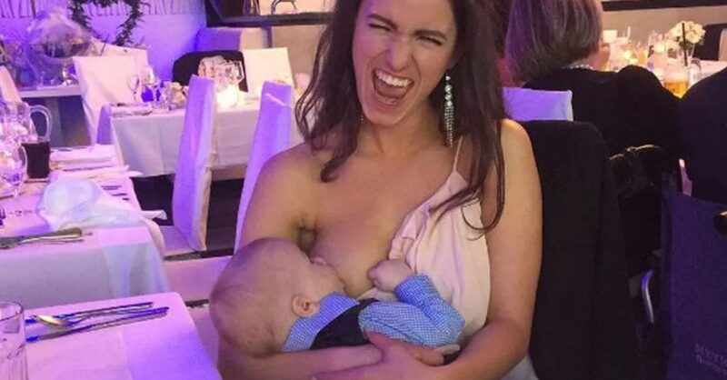 Cette maman est la cible de critiques après la publication d'une photographie d'elle en train d'allaiter son enfant