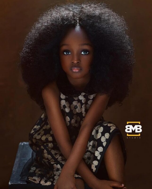 La révélation d'une perle rare : une fillette nigériane âgée de 5 ans désignée comme "la plus jolie fille du monde"