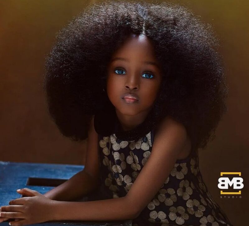 La révélation d'une perle rare : une fillette nigériane âgée de 5 ans désignée comme "la plus jolie fille du monde"