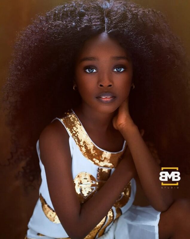La révélation d'une perle rare : une fillette nigériane âgée de 5 ans désignée comme "la plus jolie fille du monde"