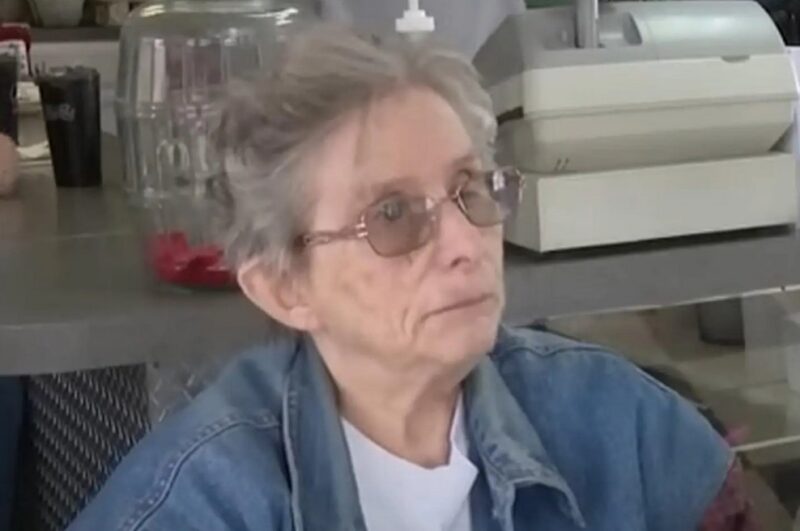 À 79 ans, elle lave la vaisselle dans un restaurant : son employeur rassemble 15000€ pour l'aider à partir à la retraite