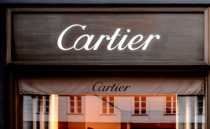 Cartier vend par erreur des boucles d'oreilles d'une valeur de 13000$ à un homme pour 13$, Cartier veut les récupérer