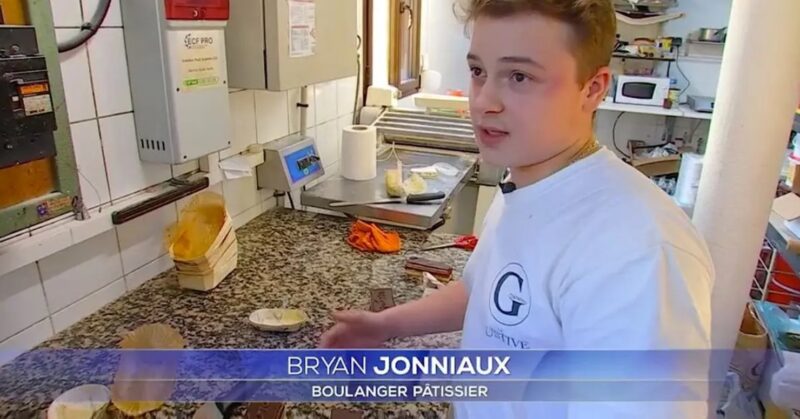 Âgé de 19 ans, un jeune homme a racheté la boulangerie de son quartier et a recruté ses parents