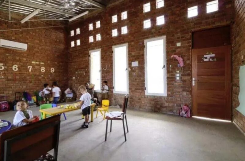 Le prix Nobel d'architecture est remis pour la 1ère fois à un homme africain : il bâtit des établissements scolaires singuliers