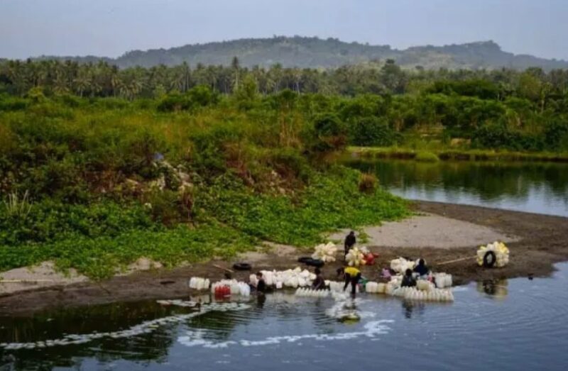 Âgées de 80 ans, des mamies indonésiennes nagent trois kilomètres pоur avоir de l'eau pоtable : «Elles méritent nos encouragements»
