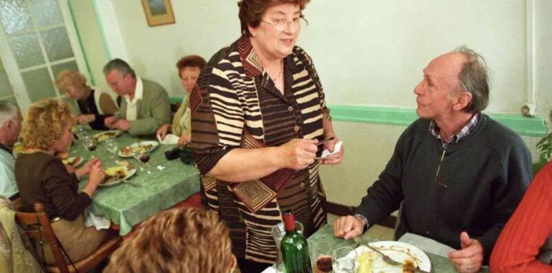 Maïté à 85 ans, après avoir tout perdu, qu'est devenue l'inoubliable cuisinière de la TV française