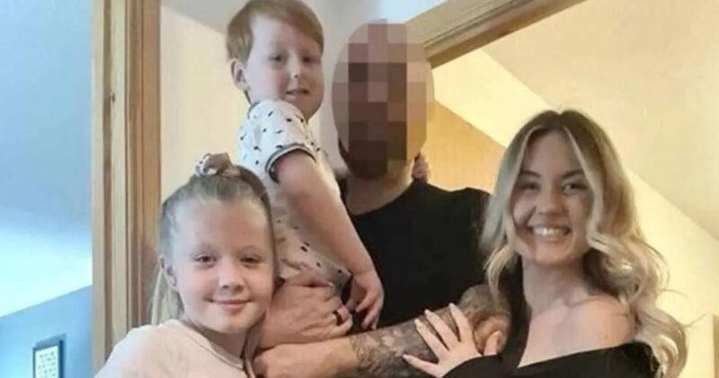 Une maman apprend à ses petits à laver leur linge et à faire la vaisselle : "Nous ne devons pas avoir honte en aidant"