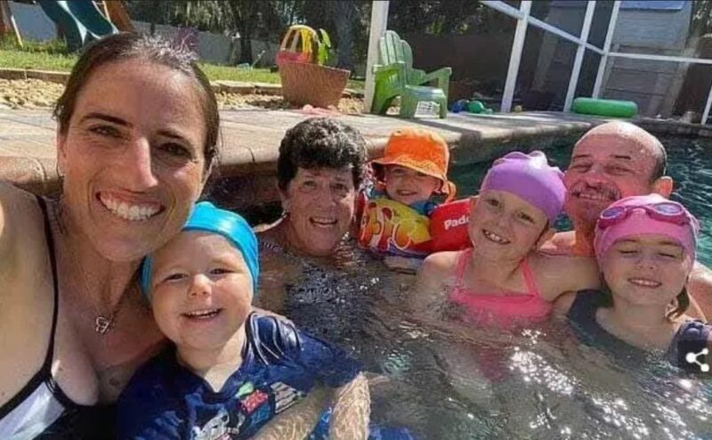 Une maman célibataire incroyable adopte 4 frères et sœurs pour garder ses enfants ensemble, elle mérite amplement nos remerciements