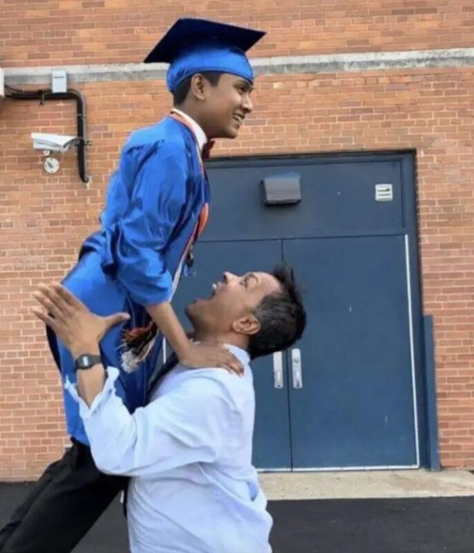 Un petit prodige vient de décrocher son bac à l'âge de douze ans et vient de faire son entrée à l'université avec "Félicitations"