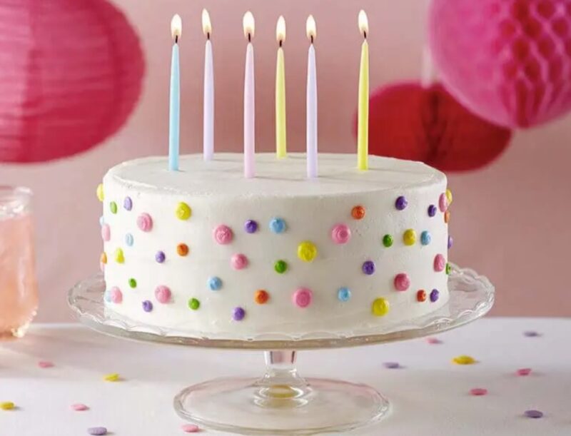 Une femme âgée a célébré aujourd'hui son 107e anniversaire avec son amie de 105 ans, "joyeux anniversaire"