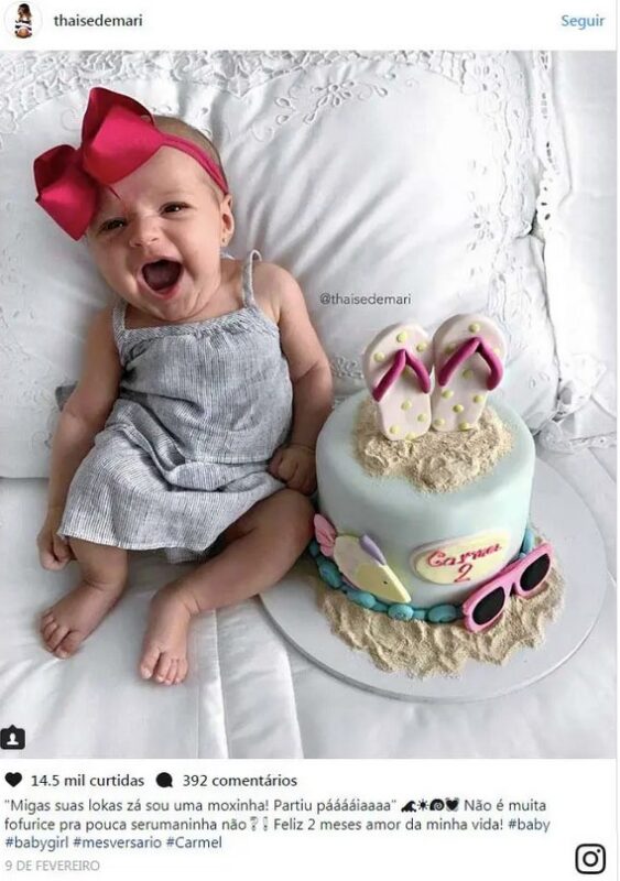 Ce bébé sourit chaleureusement à ses parents après la naissance : "Bienvenue dans le monde, le petit chou"