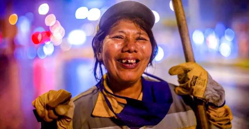 Le sacrifice d'une maman : L'histoire inspirante de Nancy, une balayeuse de Lima