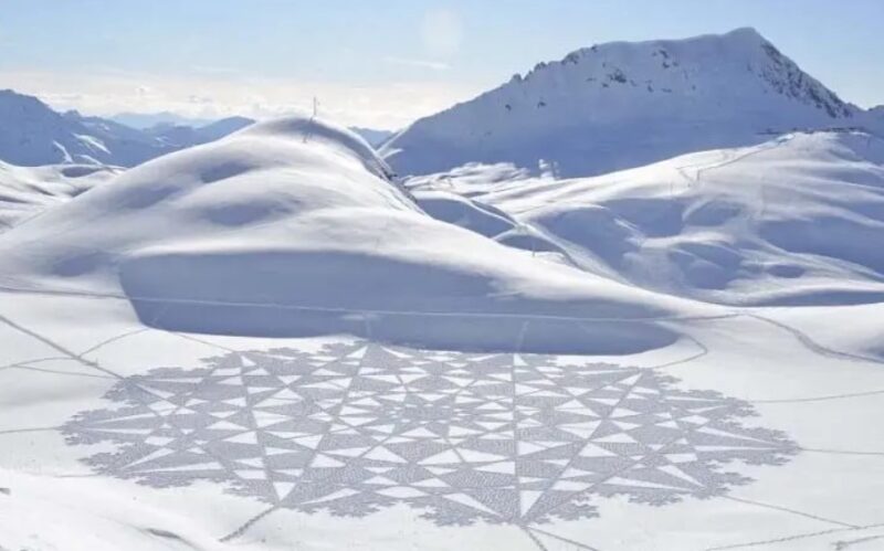 Simon Beck : La neige transformée en chef-d'œuvre par l'artiste