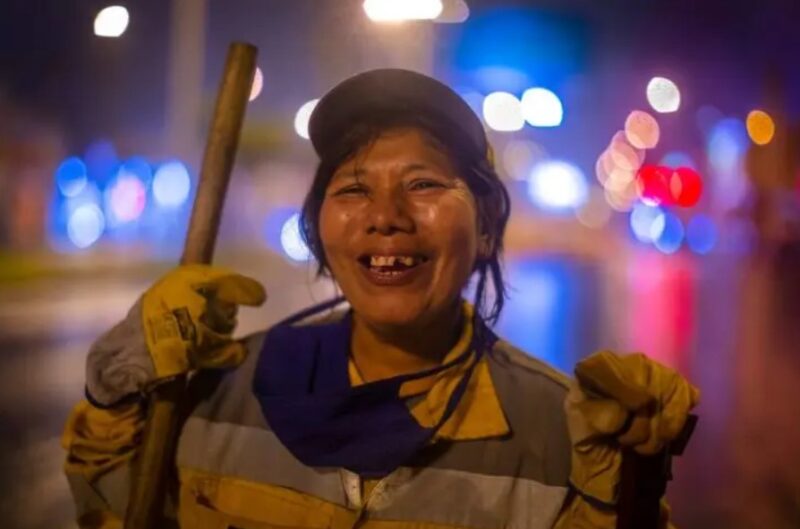 Le sacrifice d'une maman : L'histoire inspirante de Nancy, une balayeuse de Lima