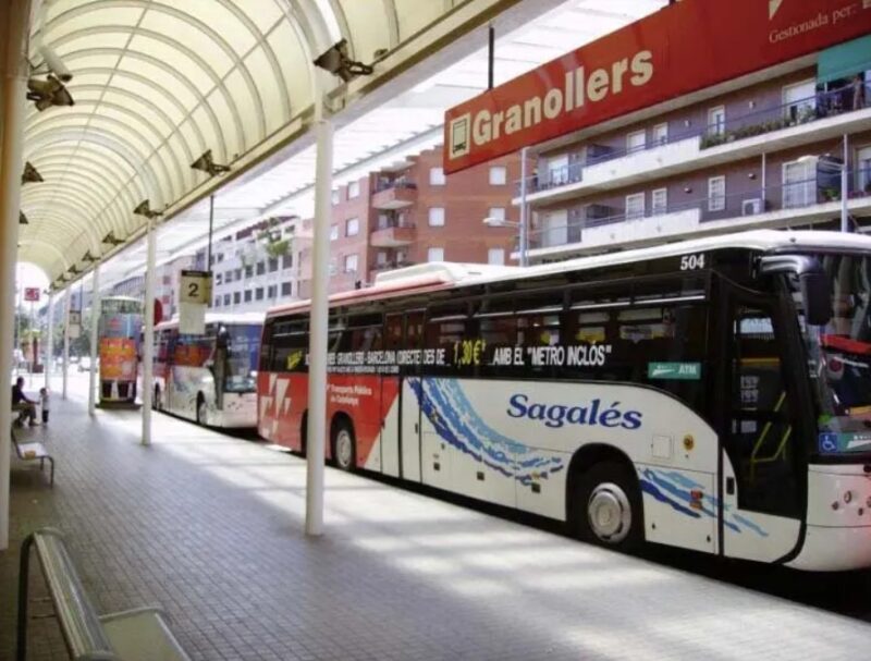 Un conducteur de bus paie le trajet d'une jeune fille sans ressources : elle décroche le job