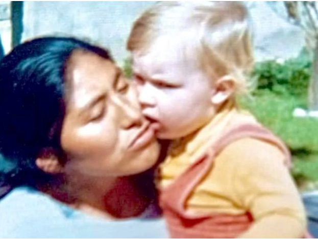 L'homme a effectué un voyage pour retrouver son adorable nounou qui s'occupait de lui quand il était enfant