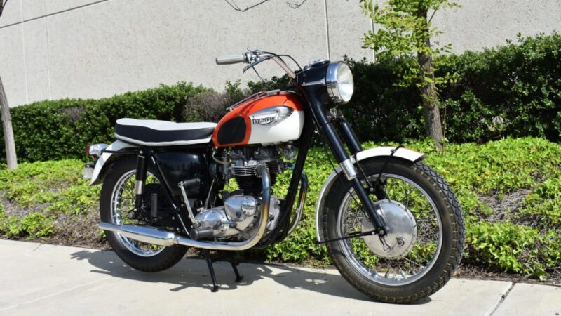 À 93 ans, cet ancien motard se donne une nouvelle jeunesse avec un scooter électrique qui rappelle une Harley