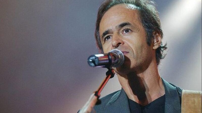 "Ma plus belle rencontre de l'été" : une céramiste révèle qu'elle a mis son appartement en location à Jean-Jacques Goldman