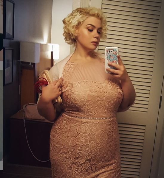 À quoi ressemble une jeune fille qui a perdu 200 kilos et qui est devenue une star de l'Internet grâce à son énorme poids ?