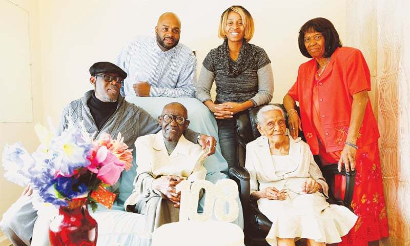 Le mari a 108 ans, la femme 105 et ils fêtent 82 ans de vie commune : ils partagent leurs secrets de bonheur