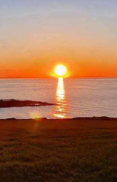Un photographe saisit un coucher de soleil ayant la forme d'un ange : les photos émerveillent le monde entier
