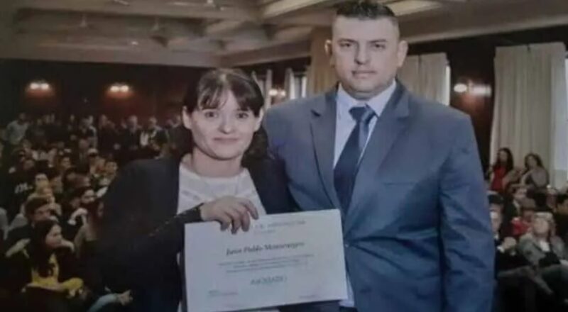 Un ancien conducteur de bus est devenu avocat à 42 ans et a été félicité pour cela