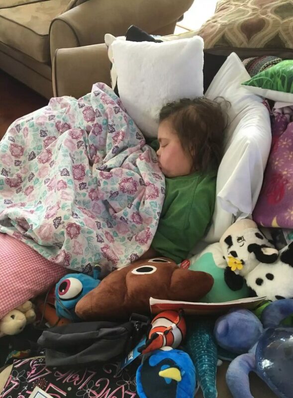 La leucémie : Les parents font leurs adieux à leur fillette qui a le cancer; elle ouvre les yeux et chuchote huit mots