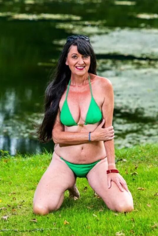 Elle a 71 ans et est mannequin professionnel depuis 40 ans : «J'ai le sentiment d'avoir vingt ans quand je suis en maillot de bain»
