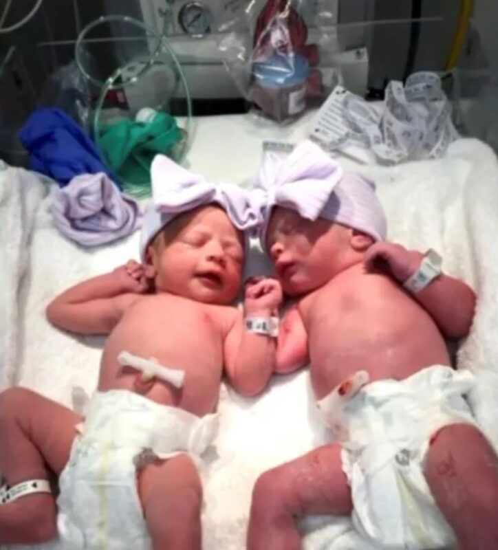 Qui aurait deviné ?! Quelles sont les chances ? Les infirmières n'en croient pas leurs yeux lorsque la mère révèle le nom de ses jumeaux nouveau-nés !